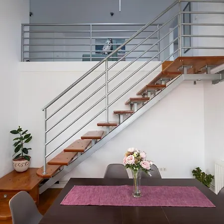 Sunny Apartment *